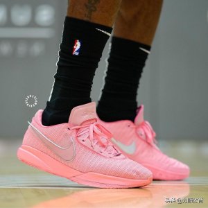 ​勒布朗詹姆斯首次亮相 Nike LeBron 20